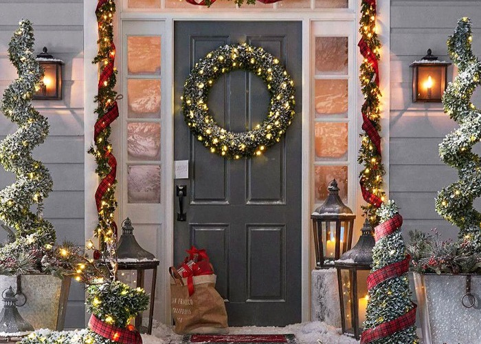 Outdoor Christmas Decorating Ideas Loveproperty Com