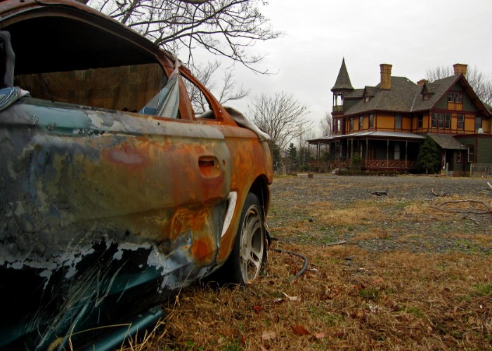 Learn why these 9 American mansions were abandoned