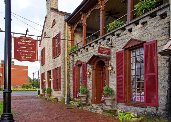 The Best Small Towns In Kentucky For Bluegrass, Bourbon, and Buckets of Charm