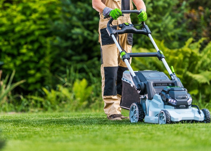 Gardener near me? How much a gardener costs around the UK