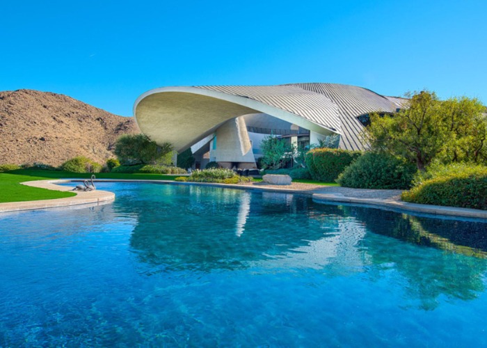 Explore the jaw-dropping mansions and estates of 12 billionaires