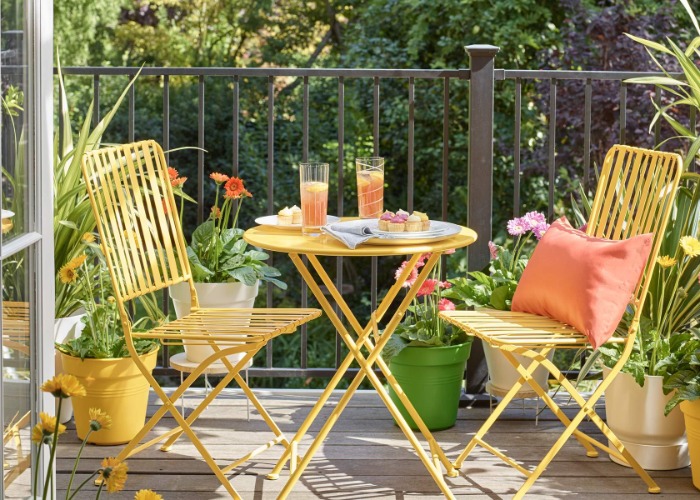 60+ ways to transform a tiny balcony into an outside oasis