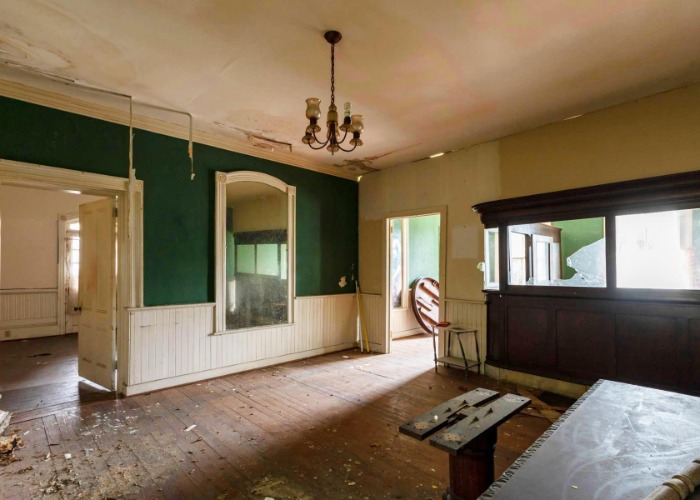 Inside the grand abandoned Georgia mansion with a tragic past