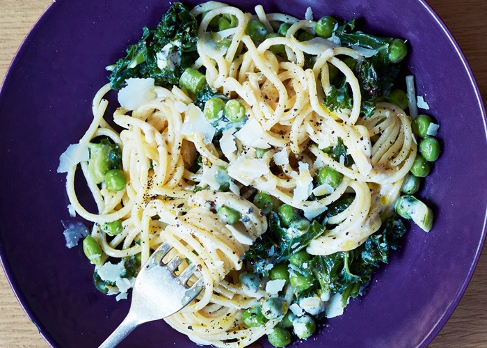Lisa Faulkner's cacio e pepe, pea and kale spaghetti recipe