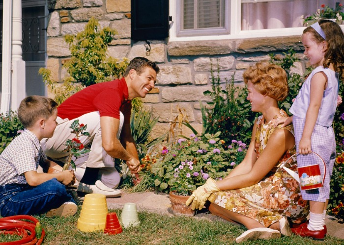 Rare Vintage Photos Reveal How Americans REALLY Lived in the 1960s