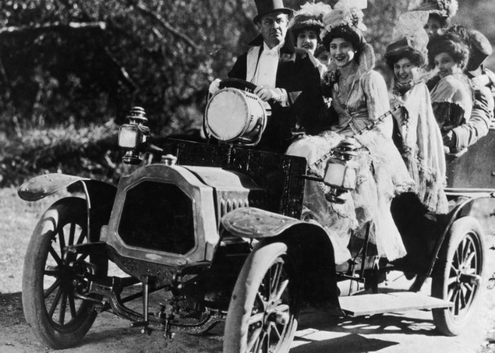 Vintage pictures reveal the amazing story of America's love affair with the car 