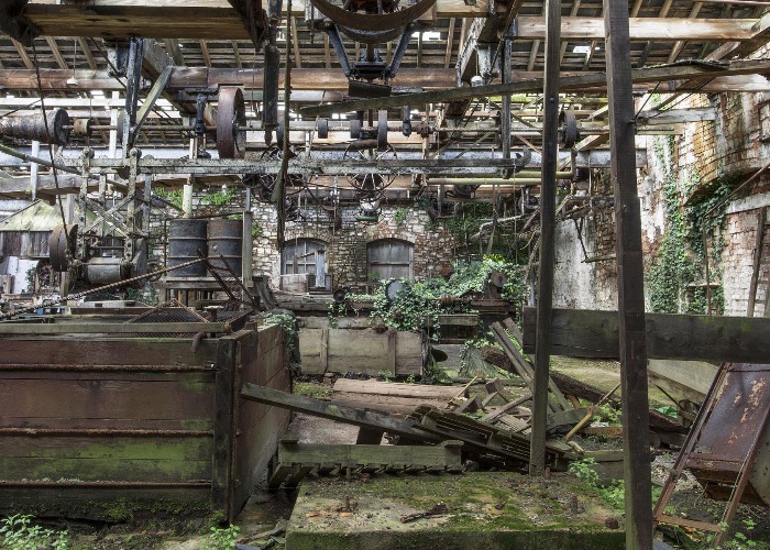 Step Inside The World's Eerily Abandoned Industrial Buildings