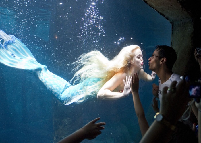 10 of the weirdest ways people make extra money around the world