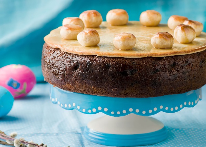 Bizzibeans Cakes Easter Simnel Cake – Large Homemade Lent Fruitcake Topped  with Rich Hand-rolled Marzipan – Handmade in Suffolk, UK – Vegetarian &  Dairy Free – Round, 8” – 20 Slices - 1.8kg : Amazon.co.uk: Grocery