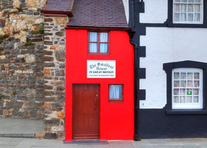 Remarkable compact homes hidden in the narrowest gaps around the globe