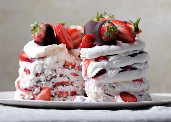 Strawberry pavlova cake recipe