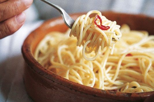 Antonio Carluccio's spaghetti with garlic oil and chilli recipe