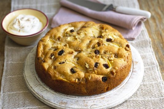 Apple tourte with nuts and raisins recipe 