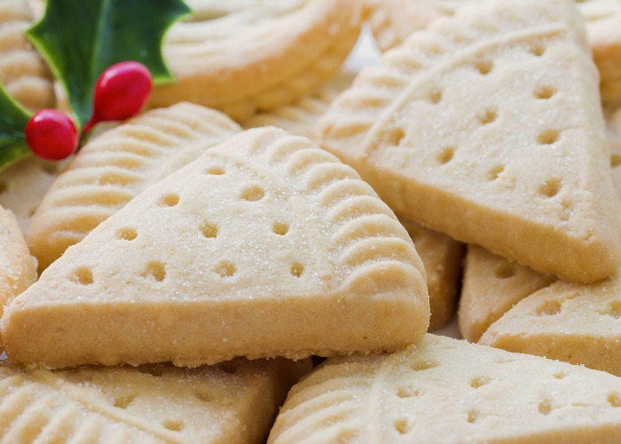 Shortbread with roasted plums recipe