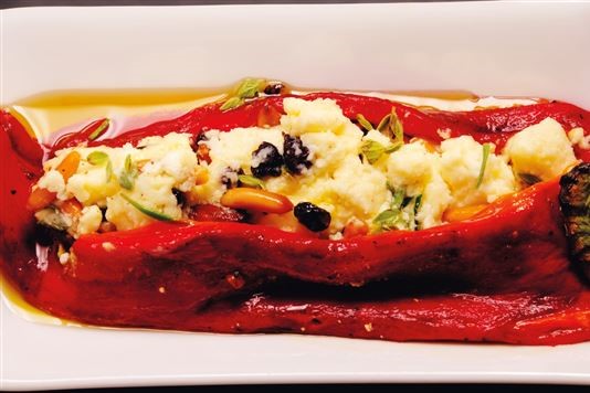 Baked red pepper stuffed with goat's cheese and pine nuts recipe