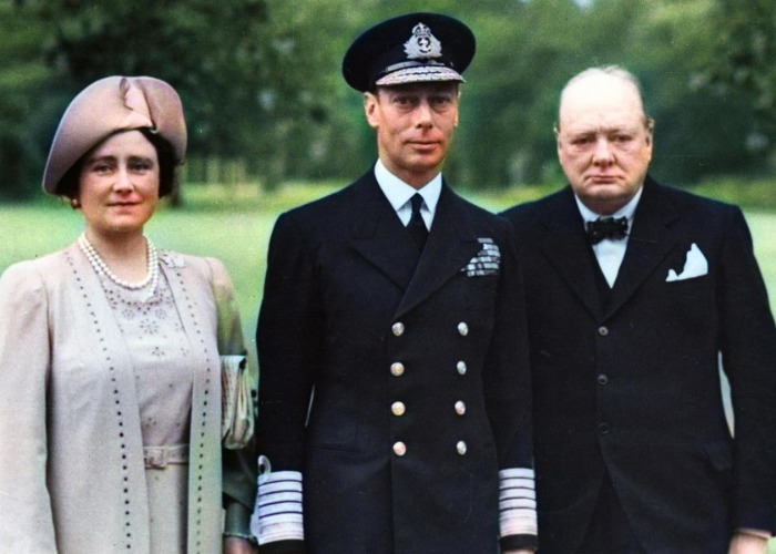 Rare photos reveal how the richest people actually lived during World War II