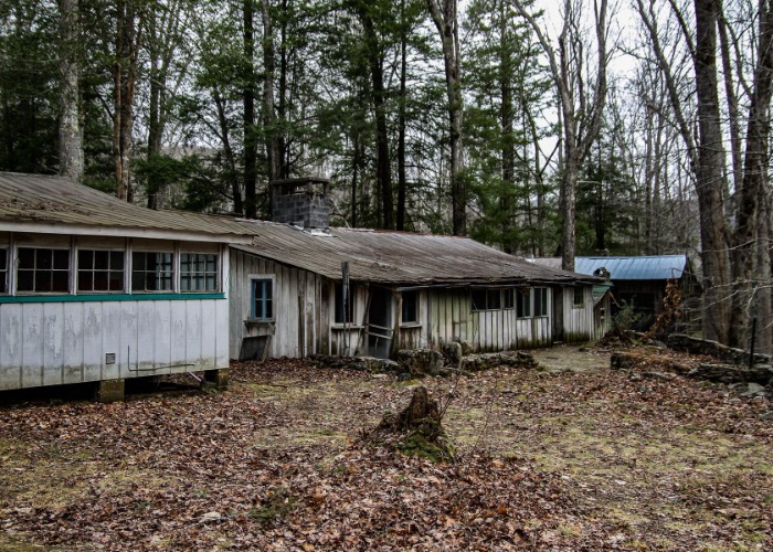 Millionaires’ retreat turned crumbling ghost town… dare to look around?