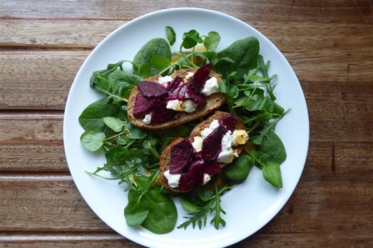 Roasted beetroot bruschetta recipe