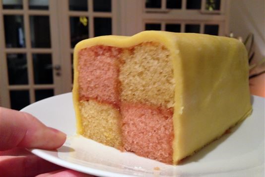 Battenberg cake recipe without a Battenberg tin  First time making a Battenberg  cake :) 