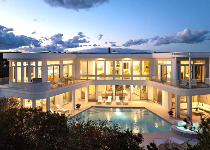 Image showcasing Luxury rentals only the super-rich can afford | loveproperty.com