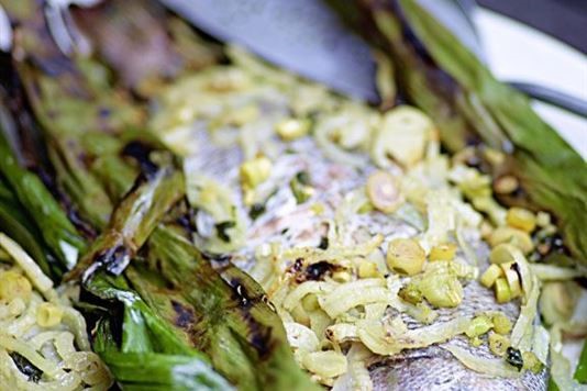 Barbecued black bream with fennel and lemongrass recipe