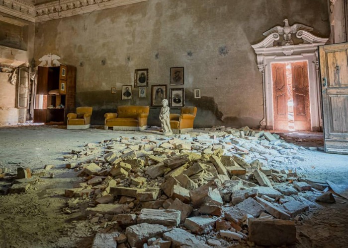 10 luxury mansions abandoned by their super-rich owners