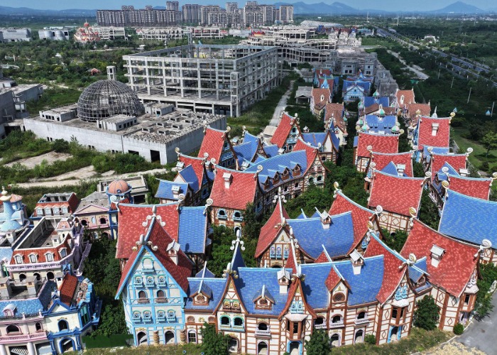 Inside China's 'ghost cities' full of empty homes and streets