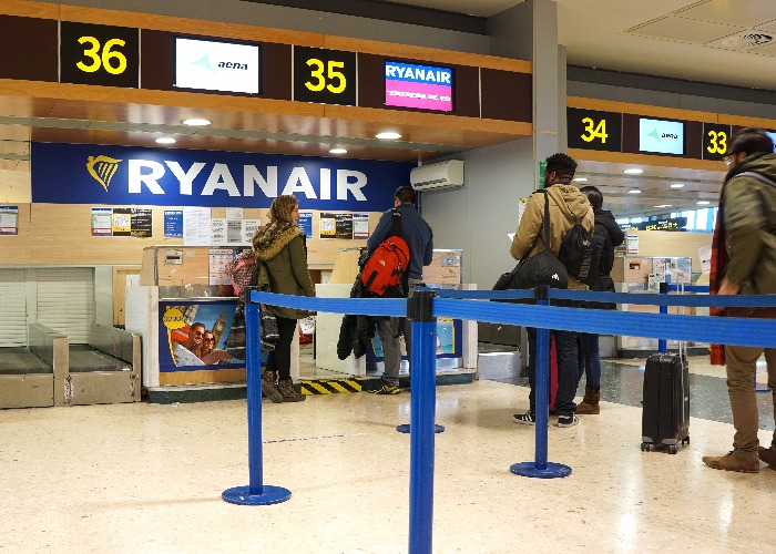 ryanair carry on luggage rules