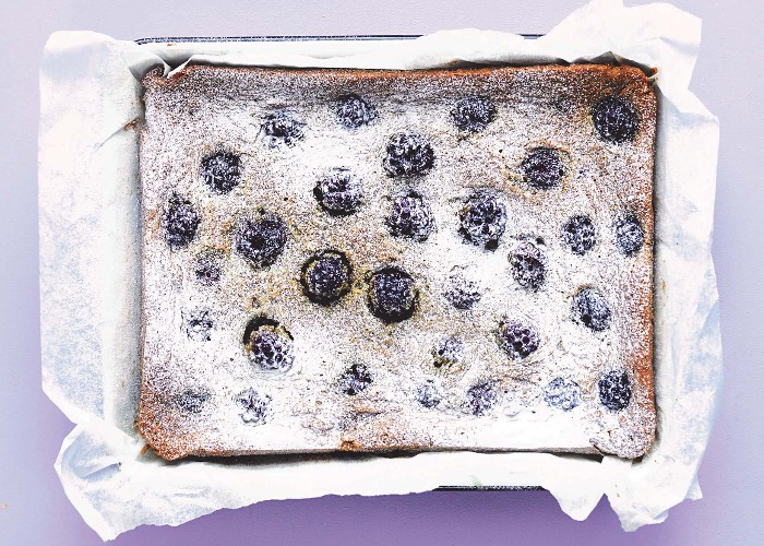 Blackberry and pistachio cake recipe