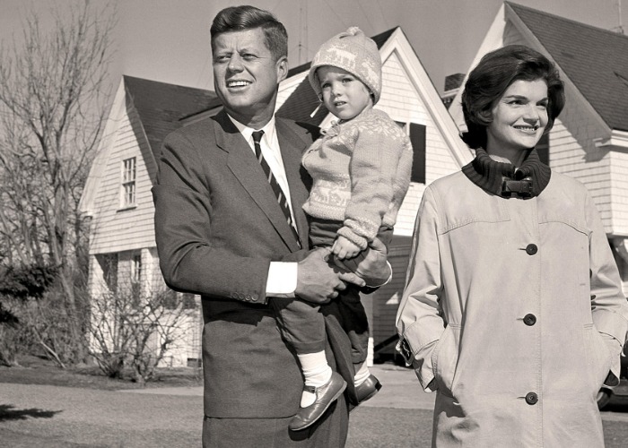 18 incredible candid photos of the Kennedys at home