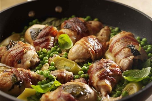 Bacon-wrapped chicken with leeks, peas and basil recipe