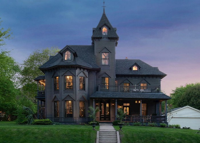 Ghoulishly gorgeous Gothic homes to bring out your dark side