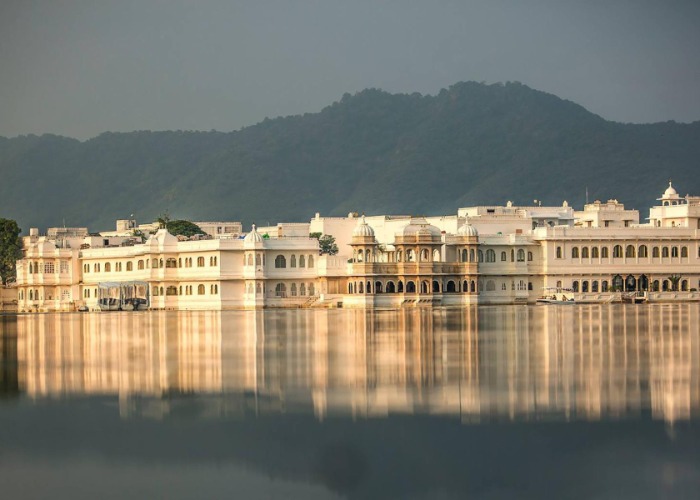 Explore The World's Best Floating Hotels For An UNFORGETTABLE Trip
