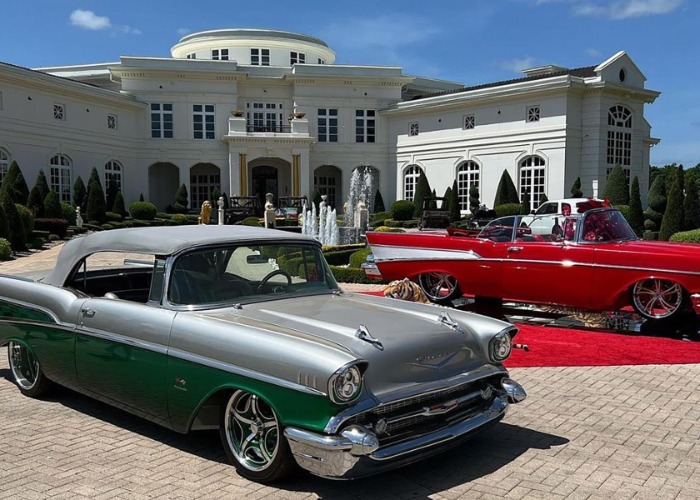 Tour 11 of the most opulent billionaire mansions in the US to see how the super-rich really live