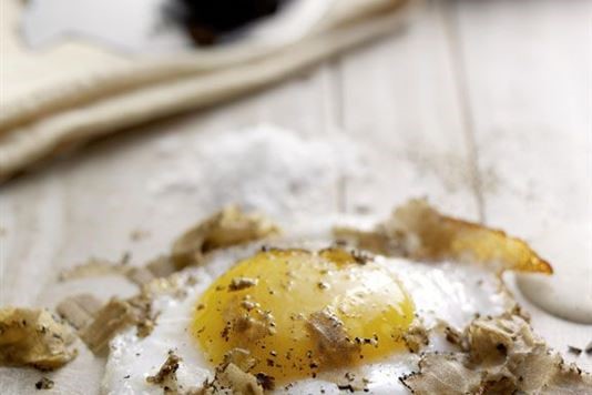Crisp fried duck egg with shaved truffles recipe