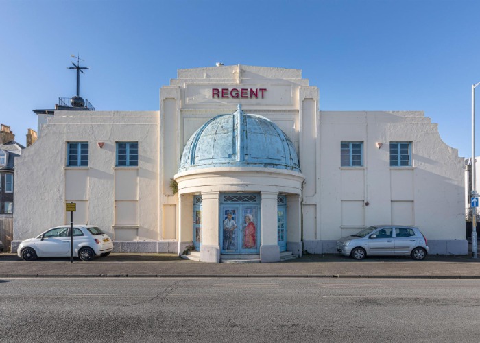 Creepy abandoned movie theatres frozen in time