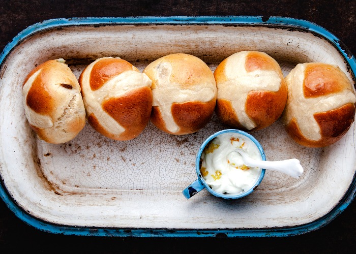 Easy hot cross buns