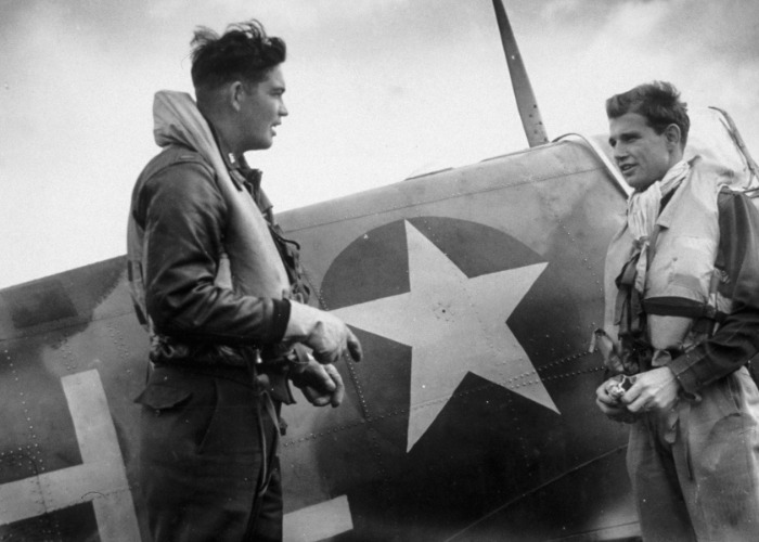 Discover America’s WWII Story Through These Powerful Vintage Photos