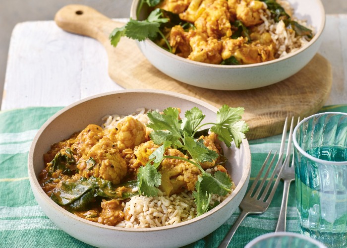 Slow cooker cauliflower and spinach curry recipe