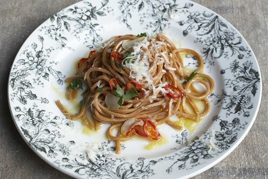 Chilli spaghetti with garlic and parsley recipe
