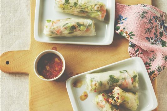 Prawn noodle rolls with Thai dipping sauce recipe