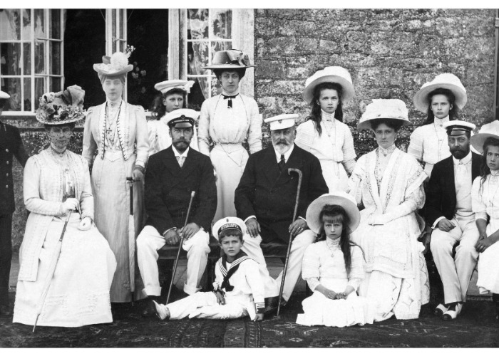 21 seltene Fotos enthüllen das Leben der Royals hinter Palastmauern