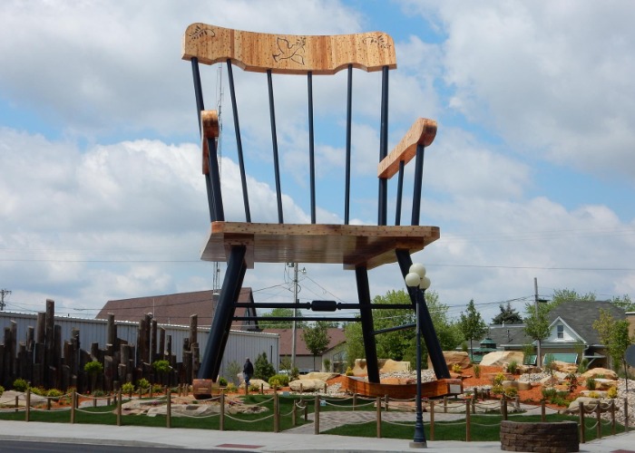 30 Wild American Attractions That Went Down In Record Books