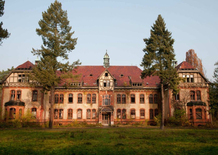 The secrets of Germany’s incredible abandoned stately homes ...