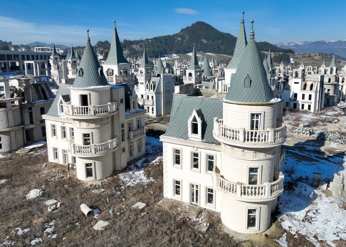 Wie dieses Traumresort mit 700 Mini-Schlössern zur Geisterstadt wurde