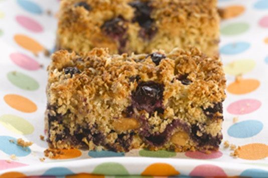 Blueberry, oat and nut bars recipe