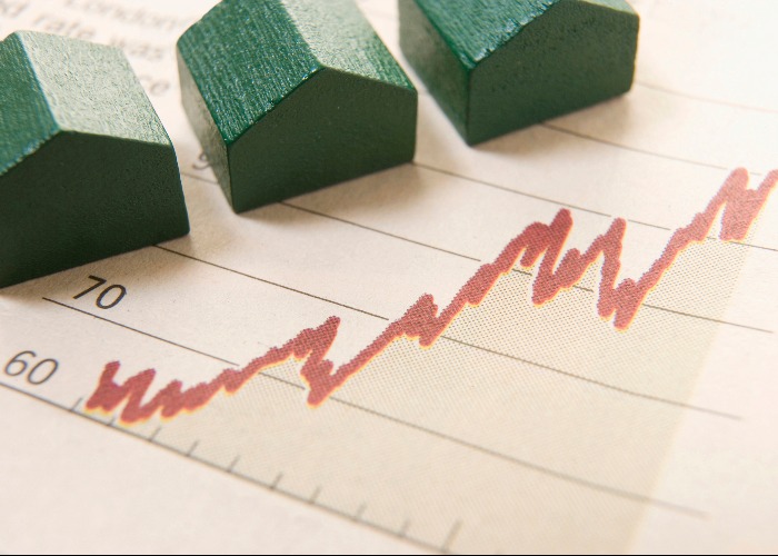 UK house prices jump by £7,000 over the first half of 2015