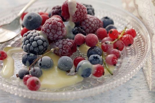 Iced Nordic berries with white chocolate & cardamom sauce recipe
