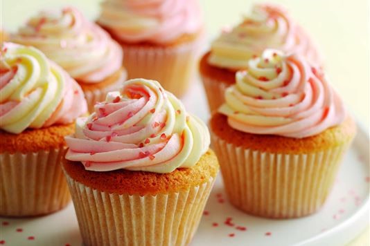 Mary Berry's vanilla cupcakes with swirly icing recipe