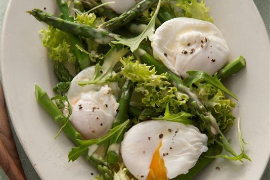Asparagus and poached egg salad recipe